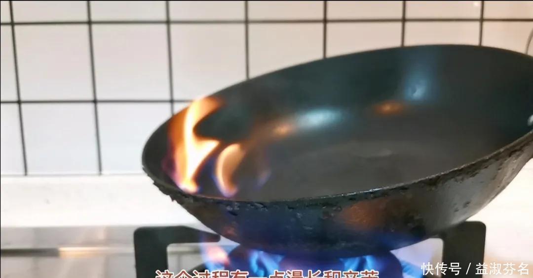 铁锅如何快速清除锅底黑垢,一个小妙招,不花一分钱旧锅变新锅