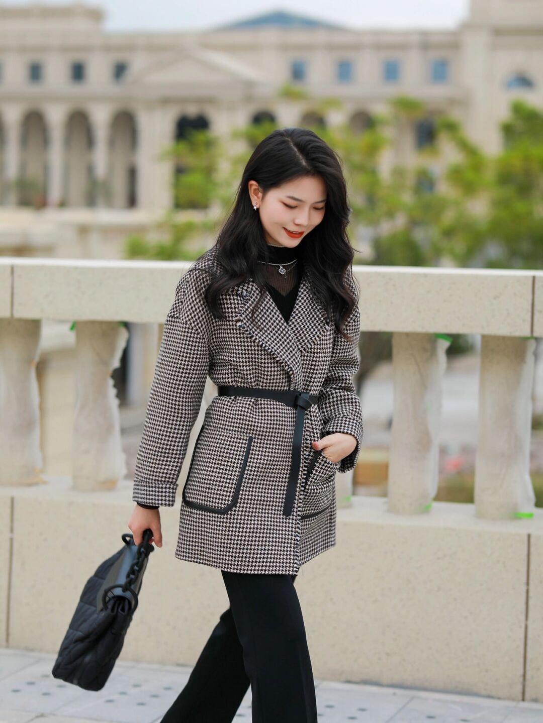 外套 今天偷偷分享一些私藏的秋冬保暖搭配,香芋紫外套+白色牛仔裤保暖又时尚!