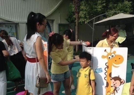 特征|儿科主任发现孩子身上4个特征,以后准是高个子,占2个也矮不了