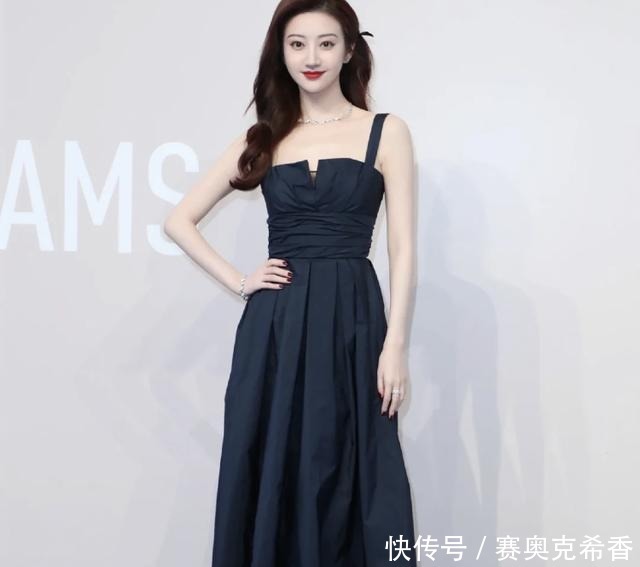 顶级蓝血奢侈品最爱美人颜PK战,你更Pink哪种颜?