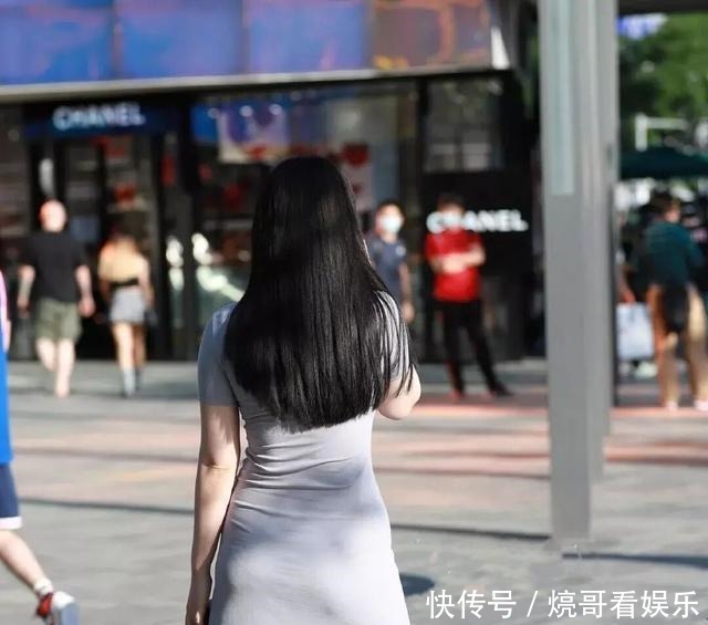 有“小肚子”别乱穿,像美女这样真不好,让整个穿搭处于被动!