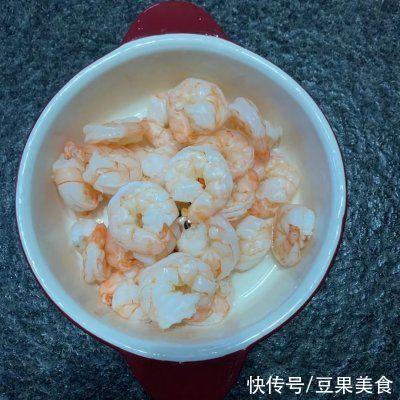 虾仁炒饭这样做，隔壁小孩都馋哭了