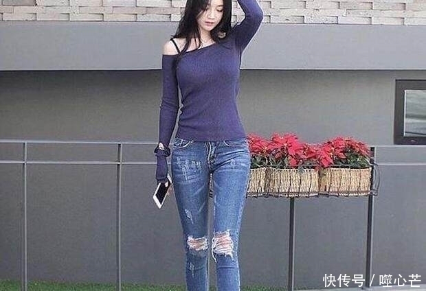 魅力十足|身材很好的阳光女孩, 搭配塑型的牛仔裤, 魅力十足!