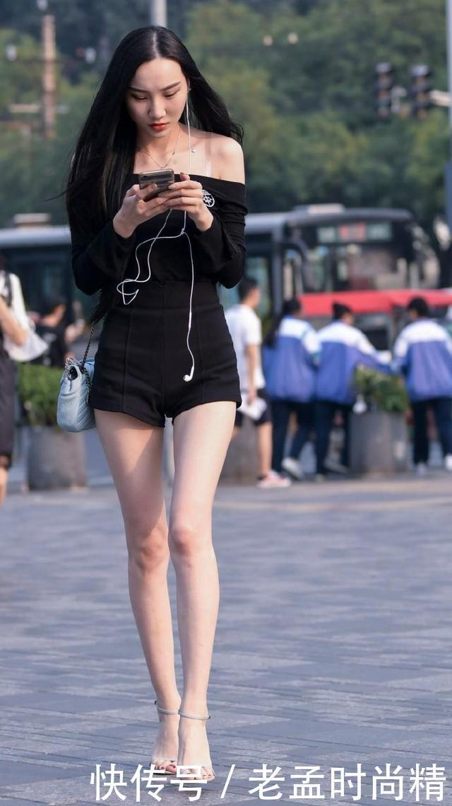 就别|街拍:腿这么长,就别穿那么高的一字带了,好歹给别的妹子留点机会啊