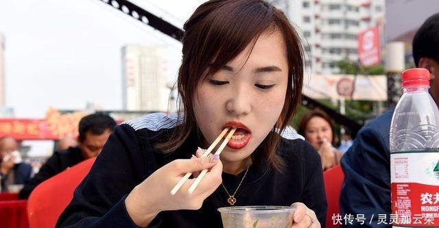 一碗热气腾腾的徐州牛肉面、赢得了众多网友的一致好评!