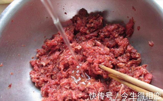 调白菜肉馅水饺，牢记“3放1不放”，肉馅不腥不柴不破皮不出水
