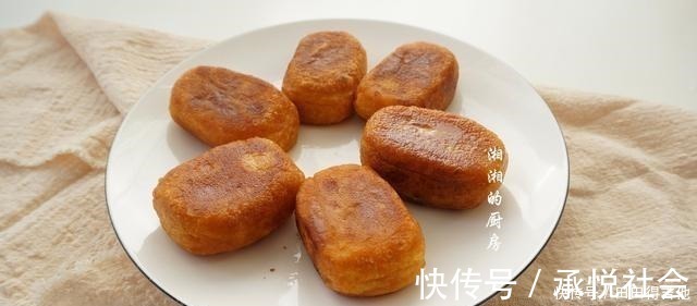 年糕不用买,自己做也很简单,咬一口,还会爆浆