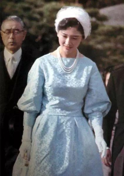 雅子皇后在模仿美智子 形似神不似 日本皇室第一美人并非自夸 快资讯