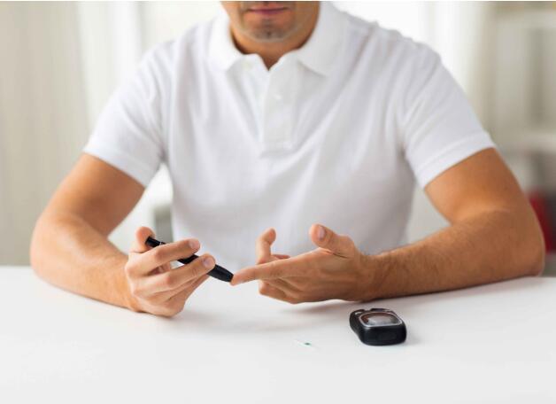 高血糖|体内血糖高,头部先知头部3个异常,暗示糖尿病或已到来!