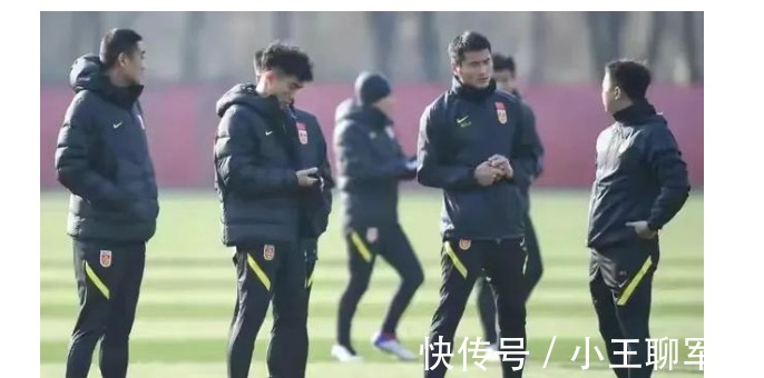 球迷|李霄鹏太调皮,国足2人得罪足协令球迷意外,揪出陈戌源内幕?
