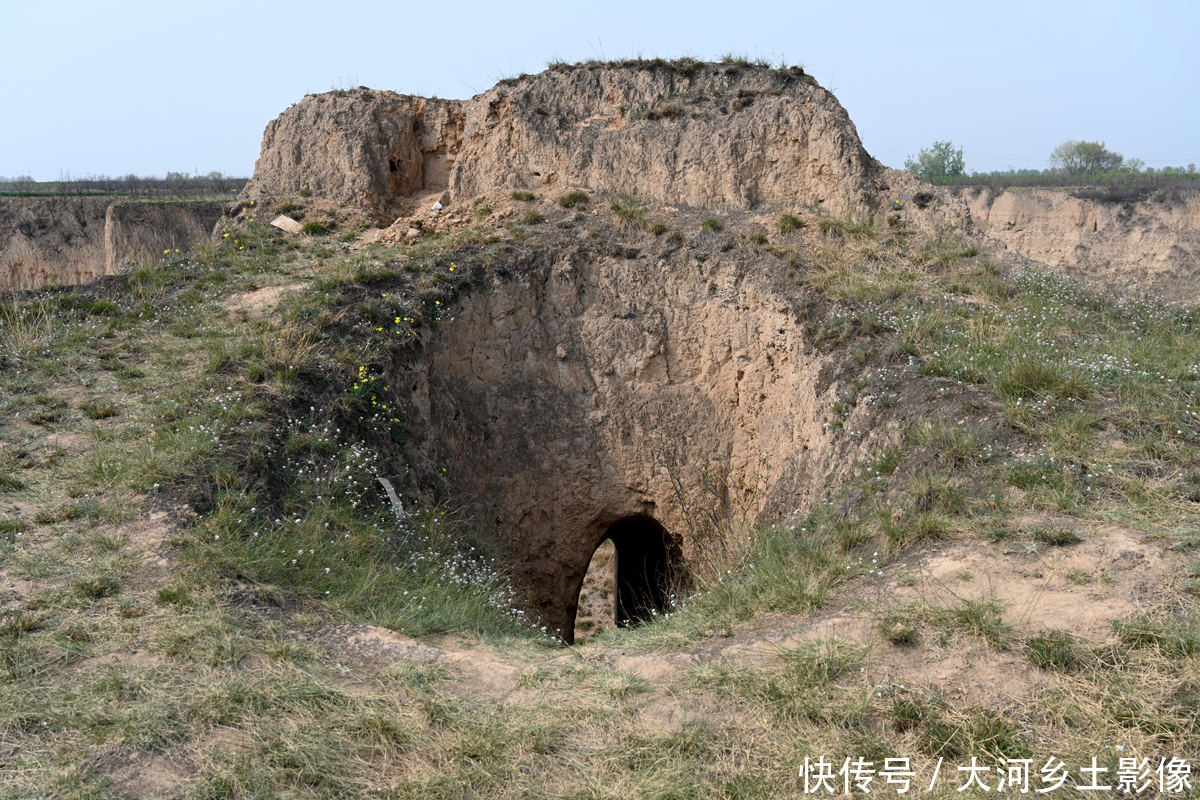 黄土高坡百米绝壁藏神秘古堡，无人知道原委，80岁大娘揭开秘密