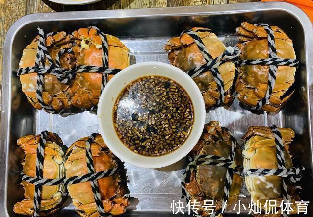 三人去小馆子吃饺子,点了3个凉菜,晒到朋友圈,大家说真豪横