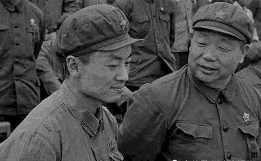 金砖|他贵为开国上将却不知黄金为何物，竟拿金砖垫床，还随手扔进粪坑