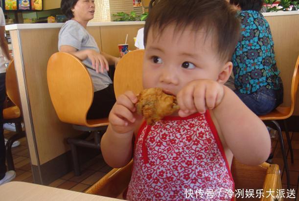 脾胃|劝告:3岁前,4种食物不是疼孩子,是害孩子,还有家长给娃吃