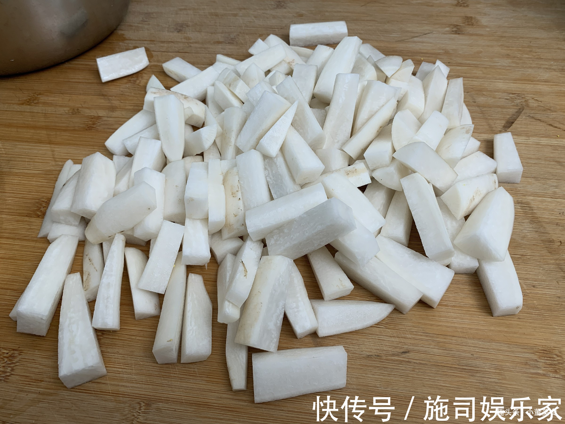 晾晒|冬天自制腌萝卜,教你酒店不外传的做法,隔天就能吃,脆爽又下饭