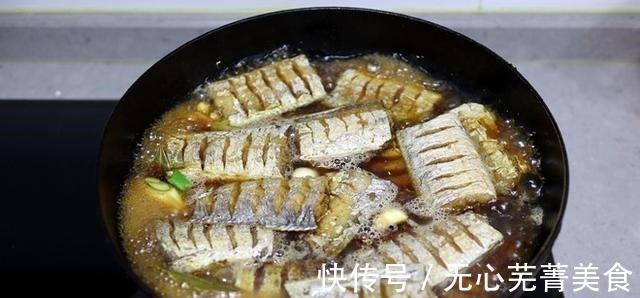 酱油煮太刀鱼真的太好吃了,鱼肉鲜嫩无比,这是我吃过最好吃的菜!