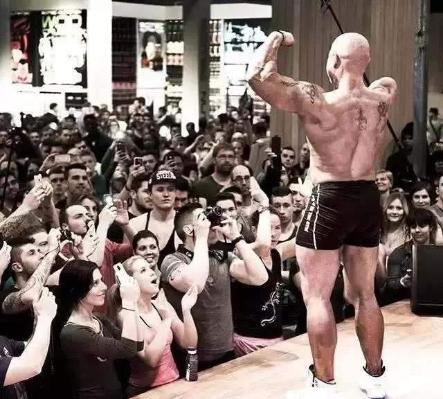 健身|虽然他健身3年体重一斤没涨,我却被深深感动了!