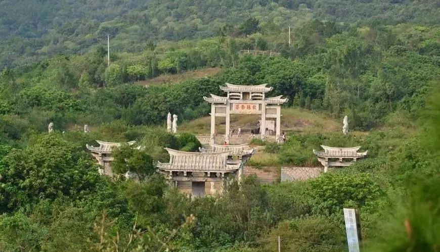 盗墓贼找不到的墓,怎料里面有康熙皇帝御赐的一颗黄金头颅