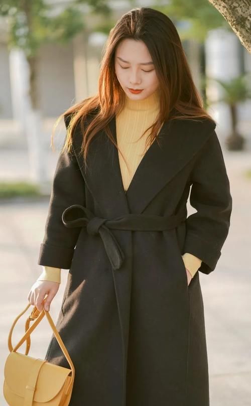 一套既飒爽又活力的穿搭，吸足目光，赶快学起来吧！