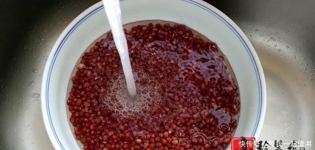 保鲜膜|想吃红豆糯米糕不用出去买了，教你简单做法，软糯香甜，越嚼越香
