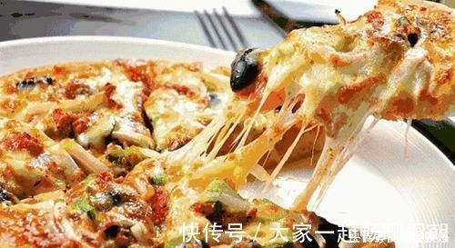 早餐|自制披萨,想吃啥料就放啥料,比面包做法更简单,还能做早餐