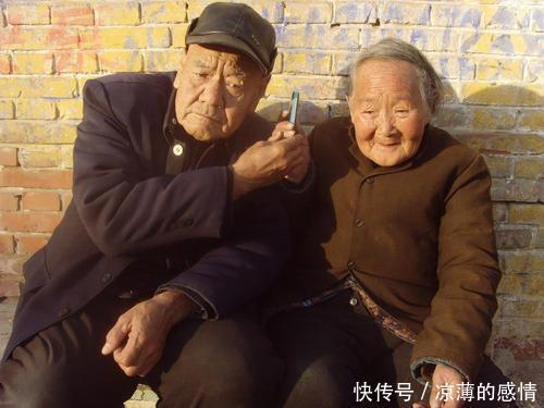 85岁老人身体年轻如45岁,秘诀就是不失眠睡得香,只因常吃这1素