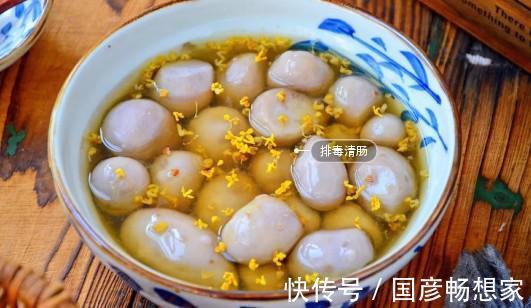 女人|在秋天女人更注重保养,多吃点带碱性的食物,这甜汤既排毒又养颜