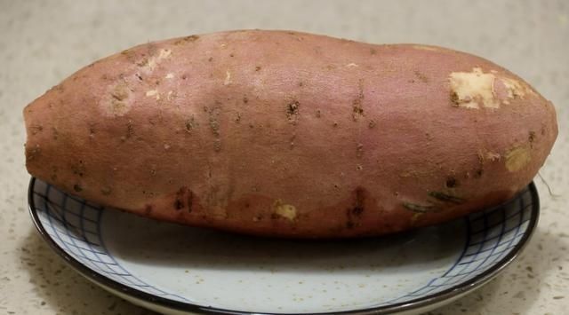 天气寒冷，碰到这红薯饼，我绝不手软，不用和面，饱腹感强