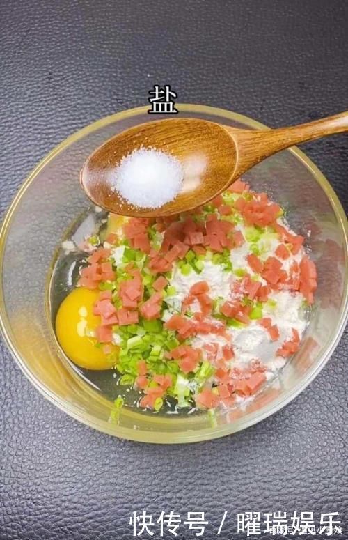 鸡蛋饼最快做法,手不沾面,早餐不用出去买了,在家就能做