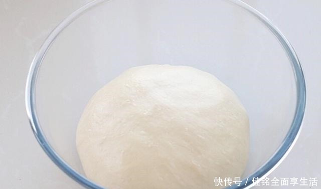 面包|做面包用中种法,出膜快细腻拉丝,既当早餐又是零食,出炉遭哄抢