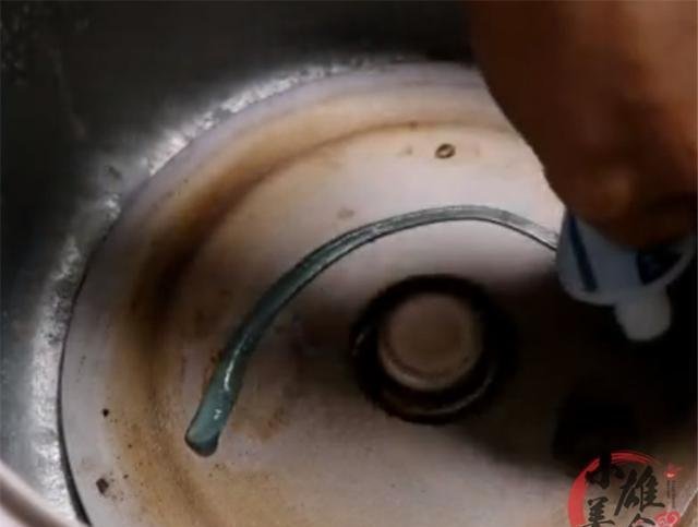 电饭锅内部铺一张纸，想不到这么厉害，大多人都不懂，早学早受益