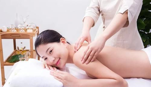  极泉穴|要想心脏好，极泉是个宝！中医2招，疏通经络，祛湿排毒！