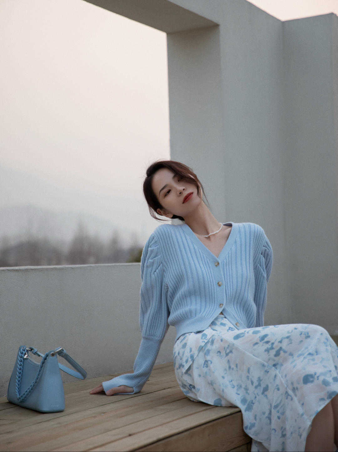 碎花裙|清新减龄的初秋穿搭,懂得配色气质更高级,这三种配色显白又抢眼