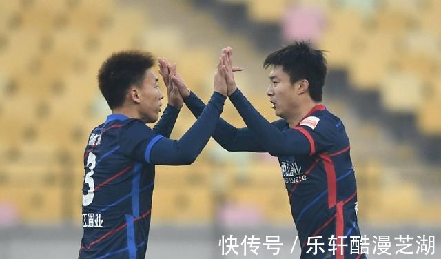 重庆两江竞技|洛佩斯打破僵局,重庆两江竞技击败武汉队,两分钟进两球反超比分