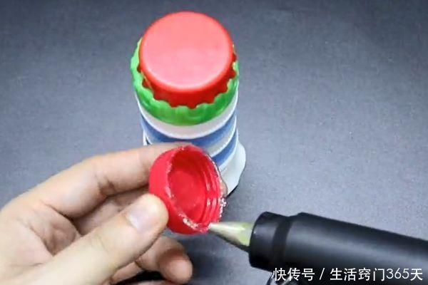 塑料瓶和塑料瓶盖我再也不扔了,简单改造一下,既美观又实用!