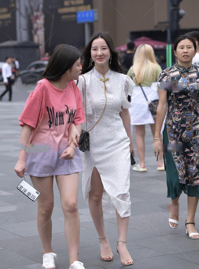 典雅|时尚:白色旗袍高贵典雅,穿在身上非常的有气质,满满的精致感