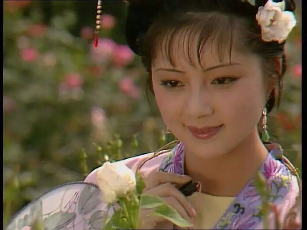 宝玉@《红楼梦》宝钗那些孟浪的举动,其实是她的热毒