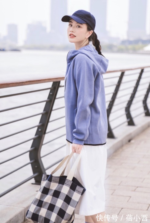 牛仔裤 卫衣才是春季的搭配王者,配裤子、裙子都超美,轻松远离老土感