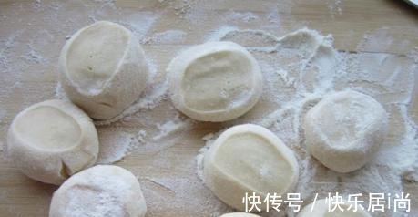 发面时,万万不能只加酵母!老师傅教我的绝招,20分钟发满盆!