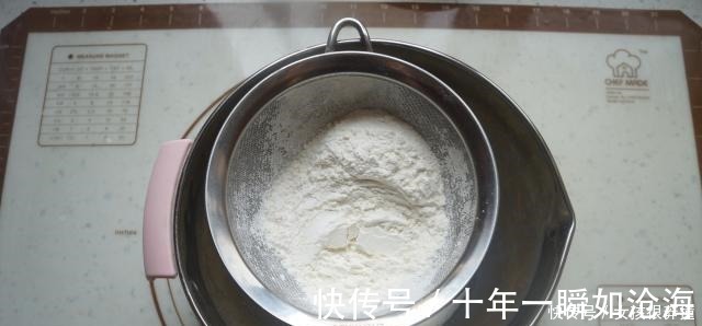 植脂奶油|别买蛋糕了,平底锅就能做,半碗面粉一盒牛奶,轻松做出美味甜点!