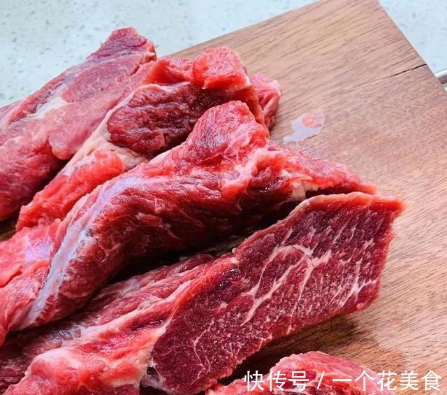 食牛腩|时光分两半，一半好消磨，一半食牛腩！