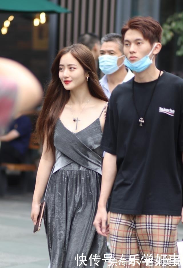 穿搭 连衣裙穿搭一不小心就变超模风,各种场合都适用,又有优雅小知性