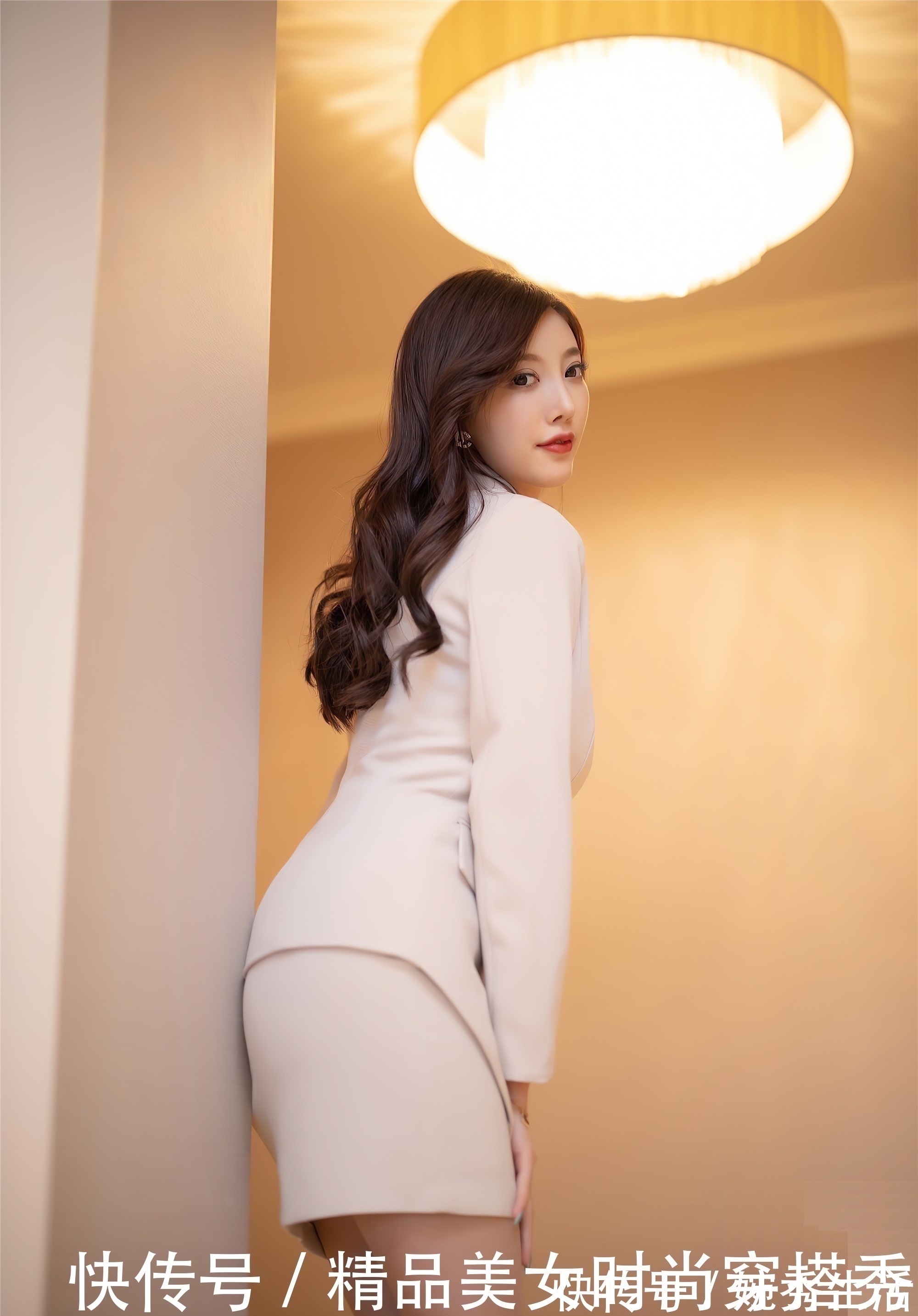 西装套装 适合职场女性的西装套装,优雅又充满女人味,上班逛街都非常合适