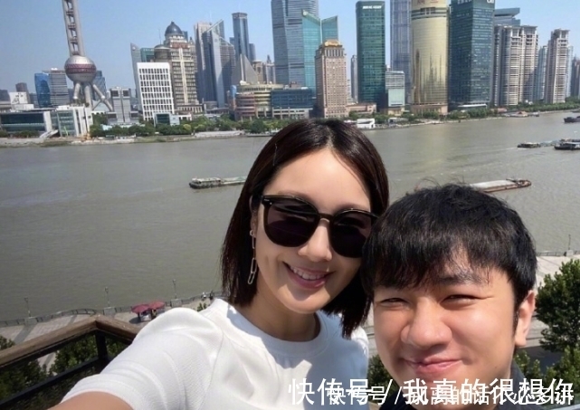 厨艺|王祖蓝晒全家福庆父亲节,还下厨给李亚男做美食,夫妻俩热吻甜齁