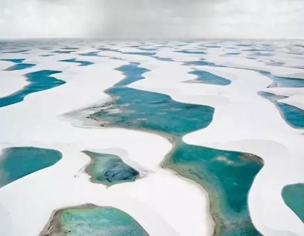 千湖沙漠|全球最美的沙漠遍地湖泊鱼虾成群，水比沙子还多极富生机