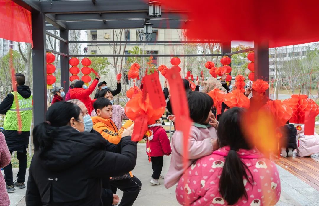 垃圾分类入灯谜，绿色环保“闹”元宵