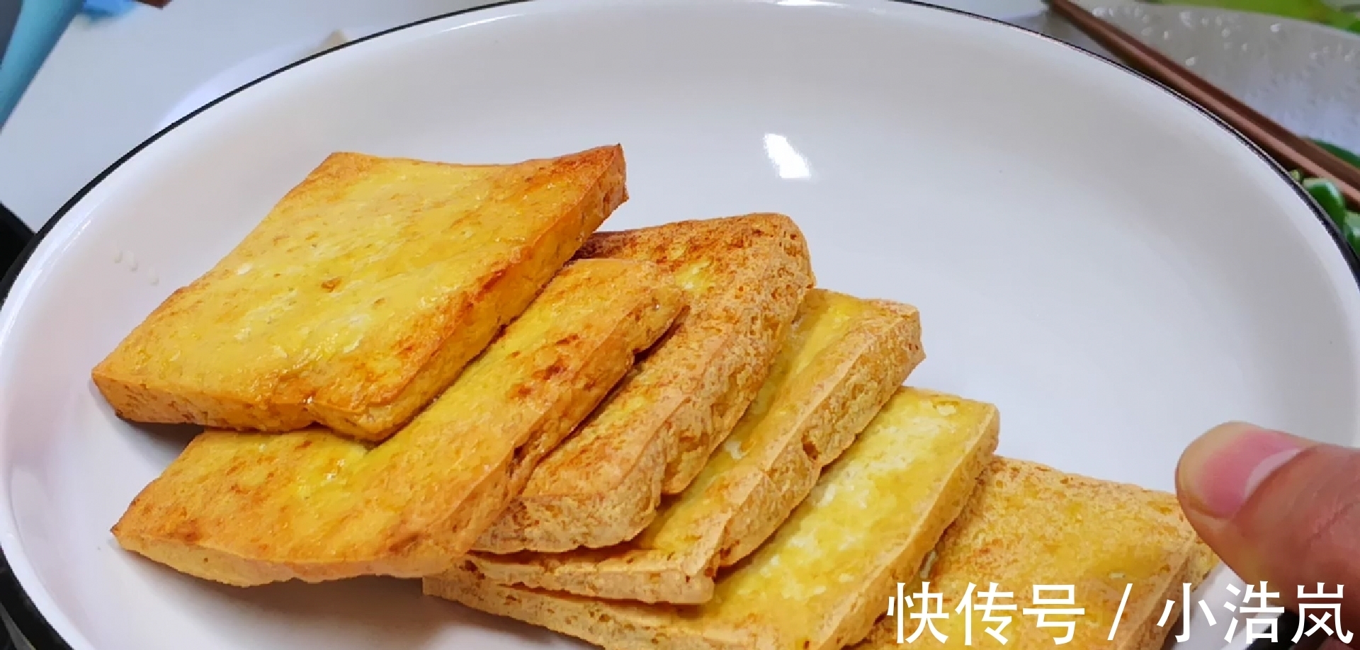 烹饪方法|煎豆腐时,记得不能直接下油锅,多加一步,不破皮不粘锅,超鲜嫩