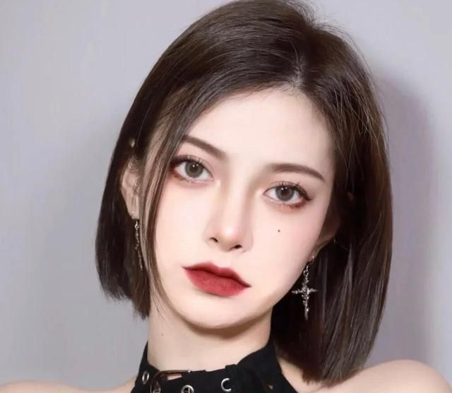 刘海|2021发型风向标:短直发更受欢迎,刘海又重回巅峰,气质更A了