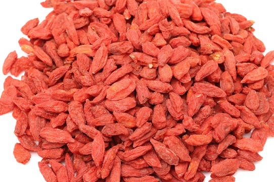 改善睡眠|睡前吃枸杞好处太多了，不仅促睡眠，还能养肾，爱吃就赚了！