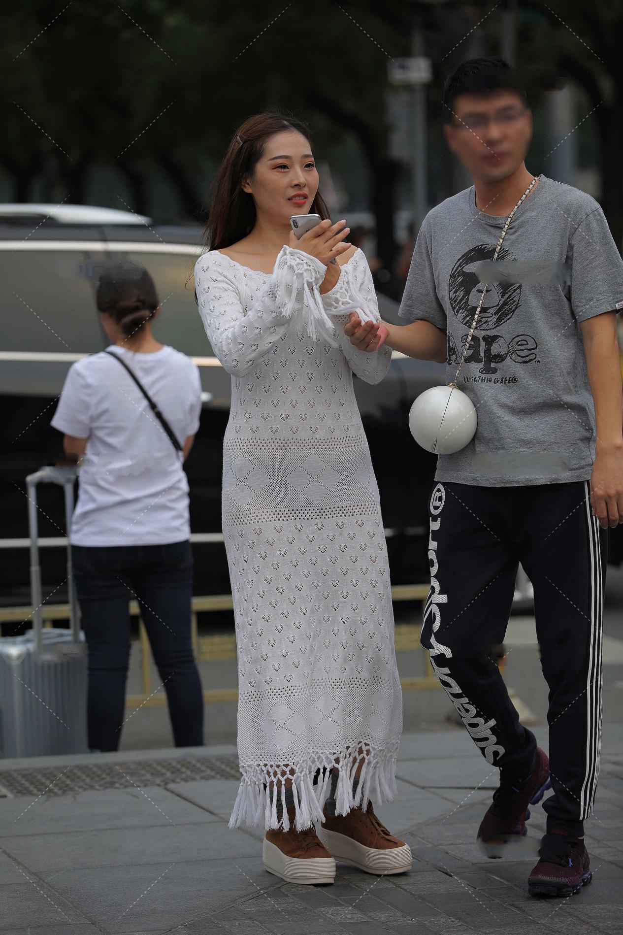 白色镂空直筒长裙, 文艺清新范儿十足, 尽显大气